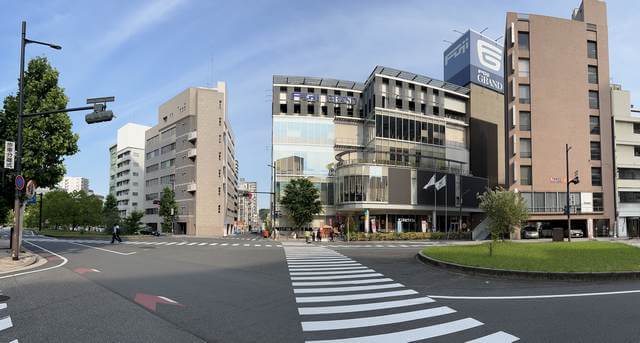 フジグラン広島前のスクランブル交差点