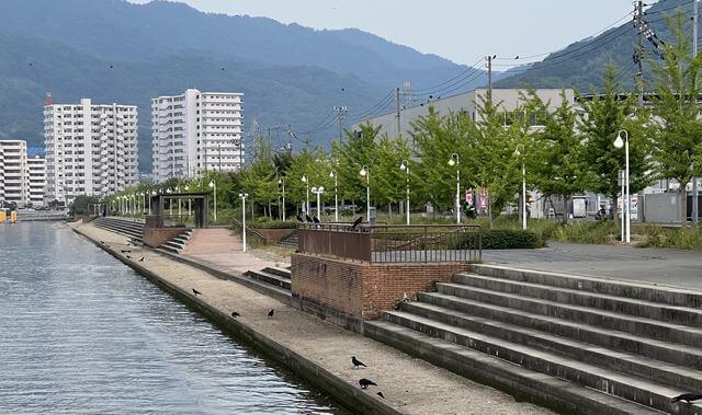 広島・坂町の「きらり・さかなぎさ公園」海辺のプロムナード