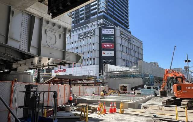 広島駅南口 路面電車の乗り入れ工事、駅ビルと橋の接合エリア