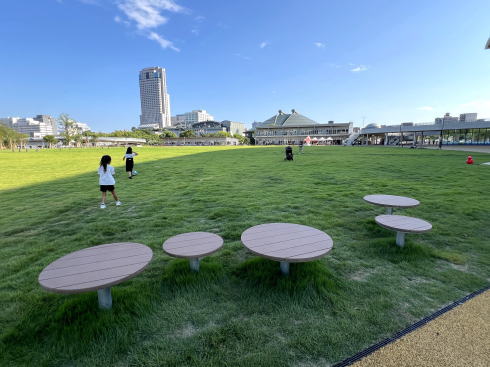 広島市中央公園広場 南側 ヒロパ 芝生エリアの様子