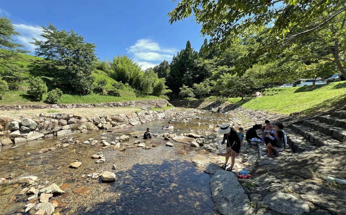 日本の原風景、福富・登立公園の川辺は浅瀬が続く水遊びスポット・ホタル観賞も