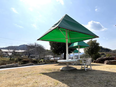 尾道因島フラワーセンター 園内のベンチ2