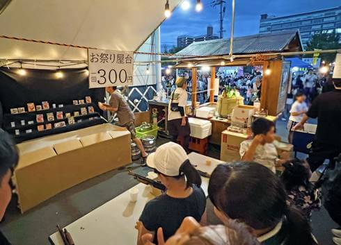 東広島・西条駅前で「西条土曜夜市」大人気の射的