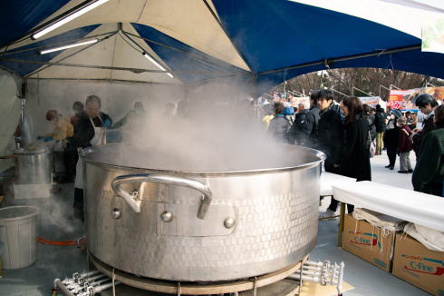 広島ふるさと祭り 牡蠣汁ふるまい