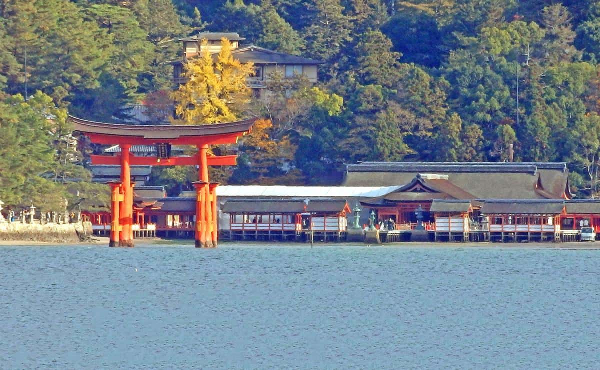 宮島・厳島神社の年末年始、初詣は0時から拝観可能！満潮・干潮時刻など