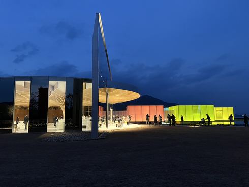 広島の下瀬美術館の夜景とイルミネーション