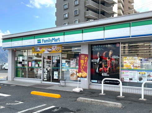 ファミリーマート 広島ドラゴンフライズ ラッピング店舗一例