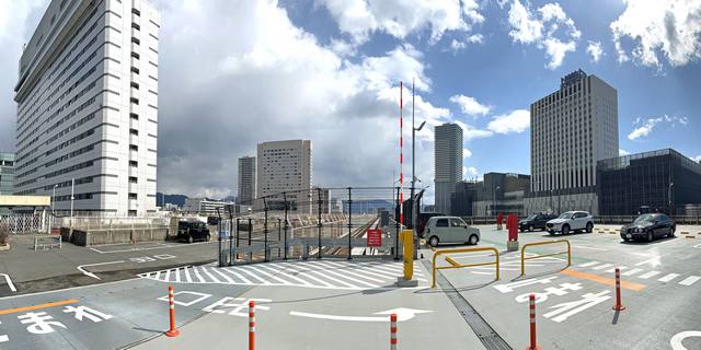 広島駅北口駐車場の屋上は広々として眺めもいい