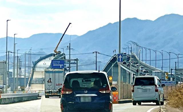 4車線化の「広島はつかいち大橋」橋桁の架設完了で完成形に