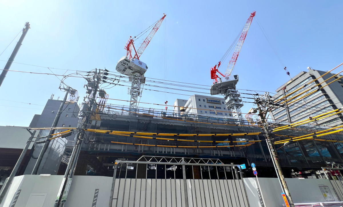 広島のど真ん中に2台のタワークレーン、広島・基町相生通地区再開発ビルが着々と