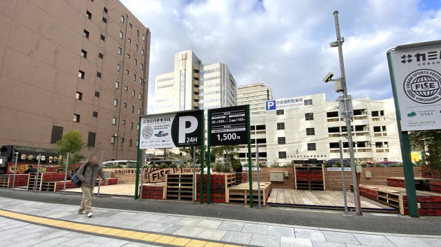 基町相生通地区再開発ビル 建設前に社会実験で設置された「カミハチキテル」