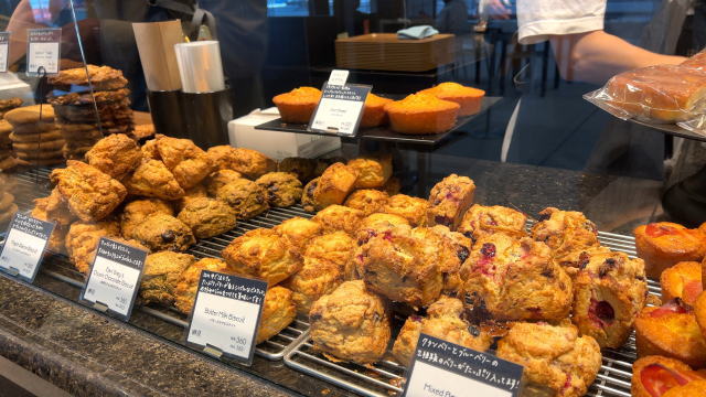 シティベーカリーミナモア広島店 ショーケース内の様子
