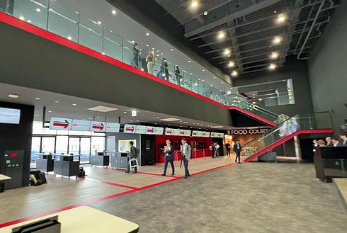 広島競輪場 スタンド棟1F、モニター観覧エリア