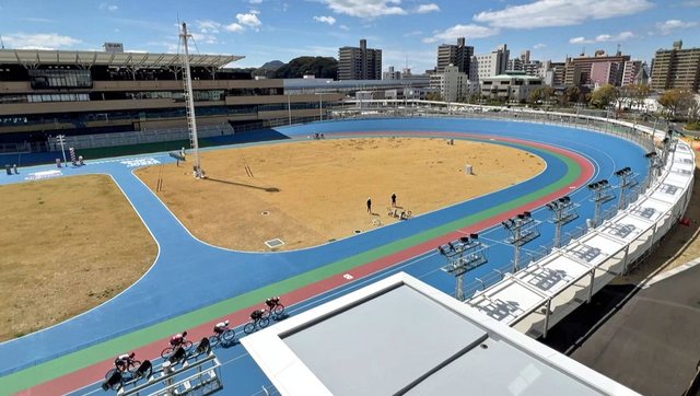 完成した広島競輪場のバンク