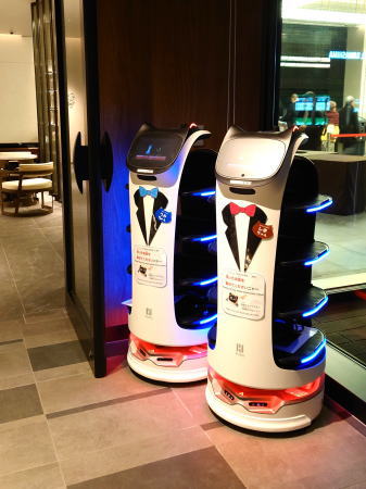 ホテルグランヴィア広島サウスゲート レストランに回収ロボット