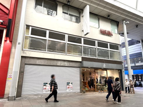 本通りにオープンする スタンダードプロダクツとスリーピーの場所