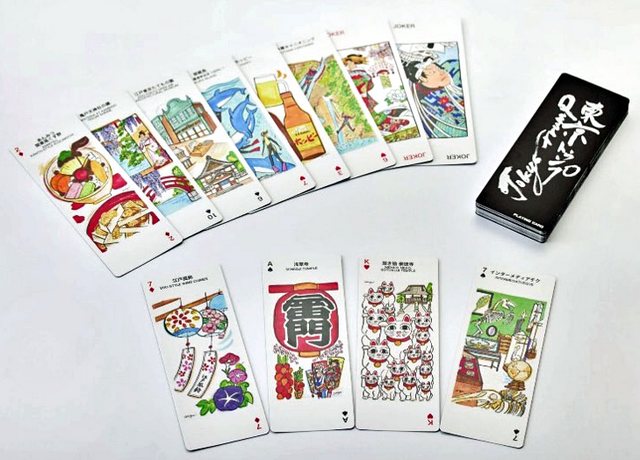 観光客の心くすぐる「自販機BASE」地域の名所が絵柄になったトランプ