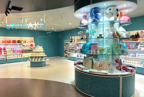 広島もとまち水族館のお土産がならぶショップ