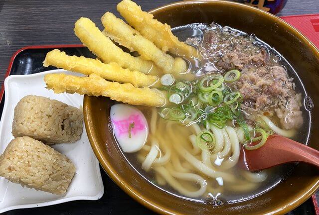 資さんうどん広島八木店オープン、一番人気メニューは「肉ごぼ天うどん」