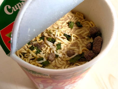 カップスター 広島中華そば 調理する