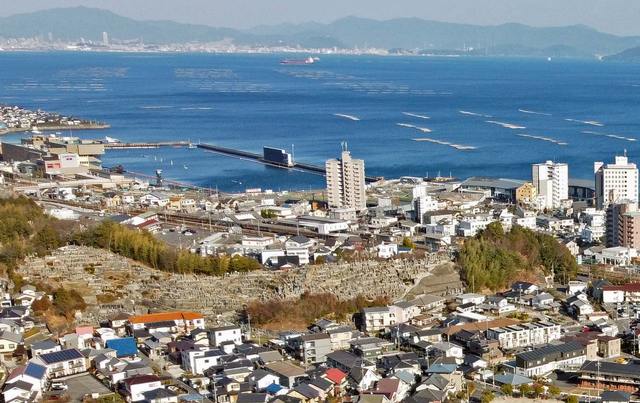 宮島に「お墓」が無い理由と、今に残る風習・歴史の風景