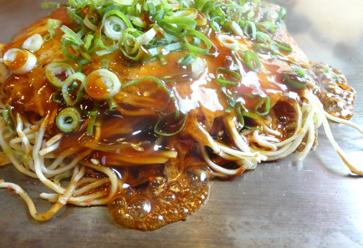 お好み焼きの新事実。定番だと思っていたアレ、広島市では乗せない?