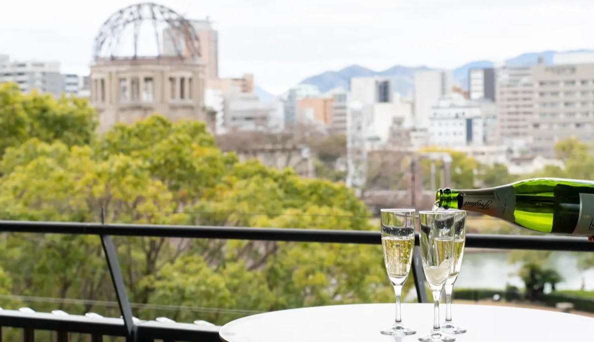 おりづるタワーにフレンチ新店「エピクル」オープン、原爆ドーム臨む地で