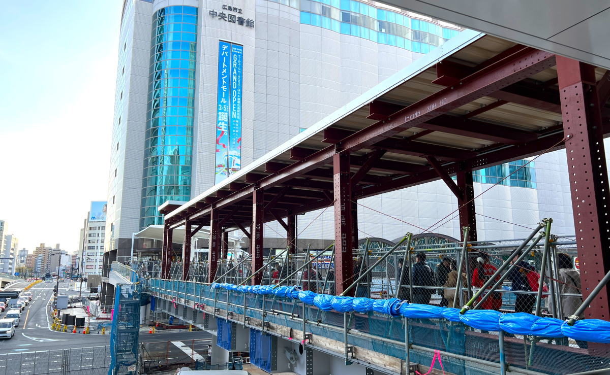 エールエールに新たな玄関誕生、広島駅と繋がるペデストリアンデッキ 同時供用開始