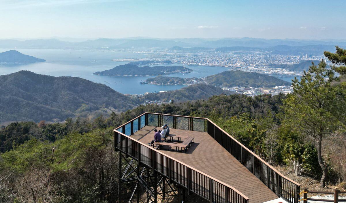 絵下山公園に絶景特等席「展望デッキ」が誕生！広島のパノラマ風景をより体感できるように