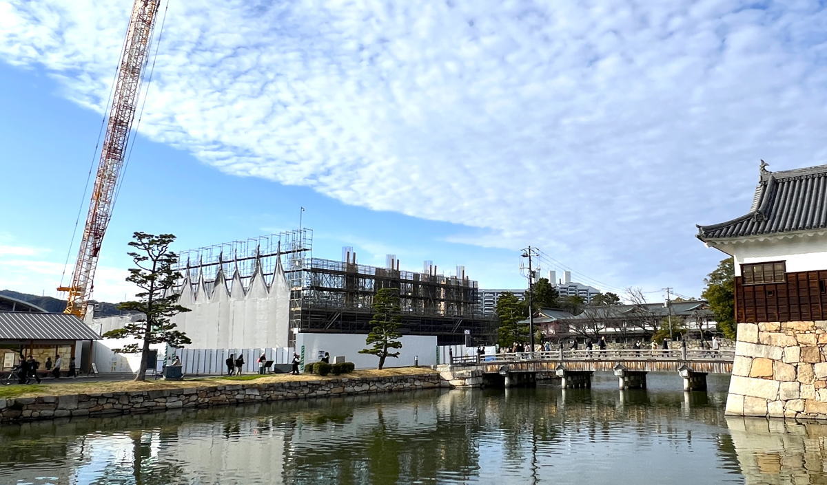 新築工事中！広島城三の丸歴史館、開業を前に銅像設置も