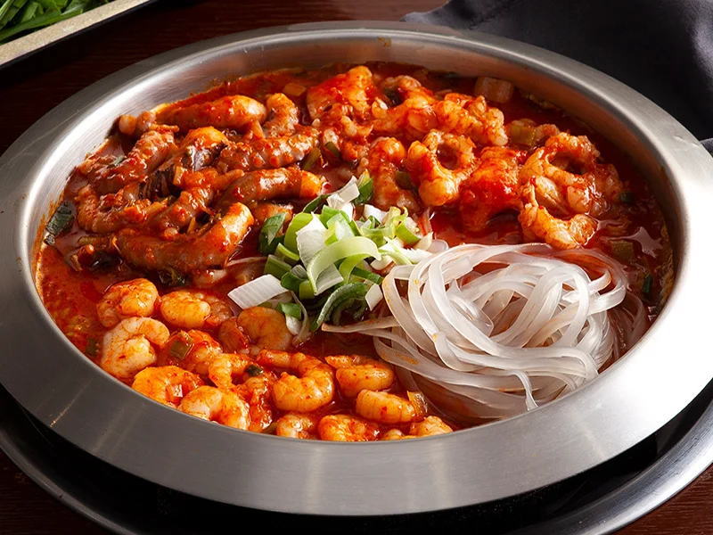 サウィ食堂、広島に初上陸!韓国釜山発の旨辛鍋の店、本場の味そのままに