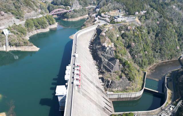 弥栄ダムの堰堤