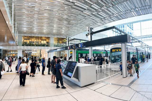 広島駅 路面電車乗り場前 広場「エキデンスクエア」