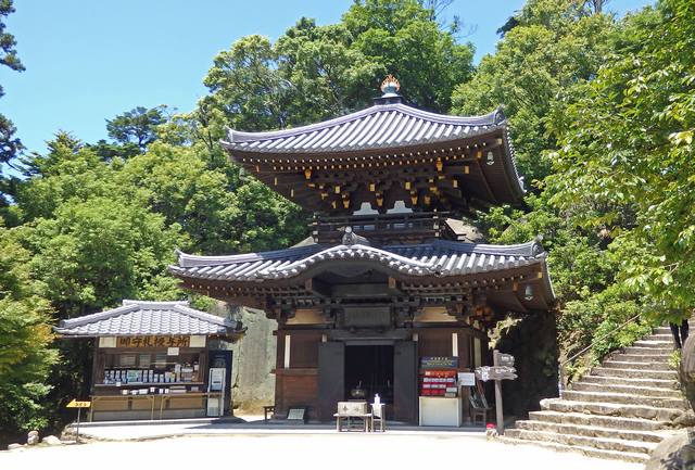 宮島「霊火堂」1200年燃え続ける 消えずの火、霊水は万病に効くとの言い伝えも