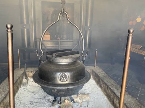 宮島弥山の「霊火堂」大茶釜で沸かした霊水