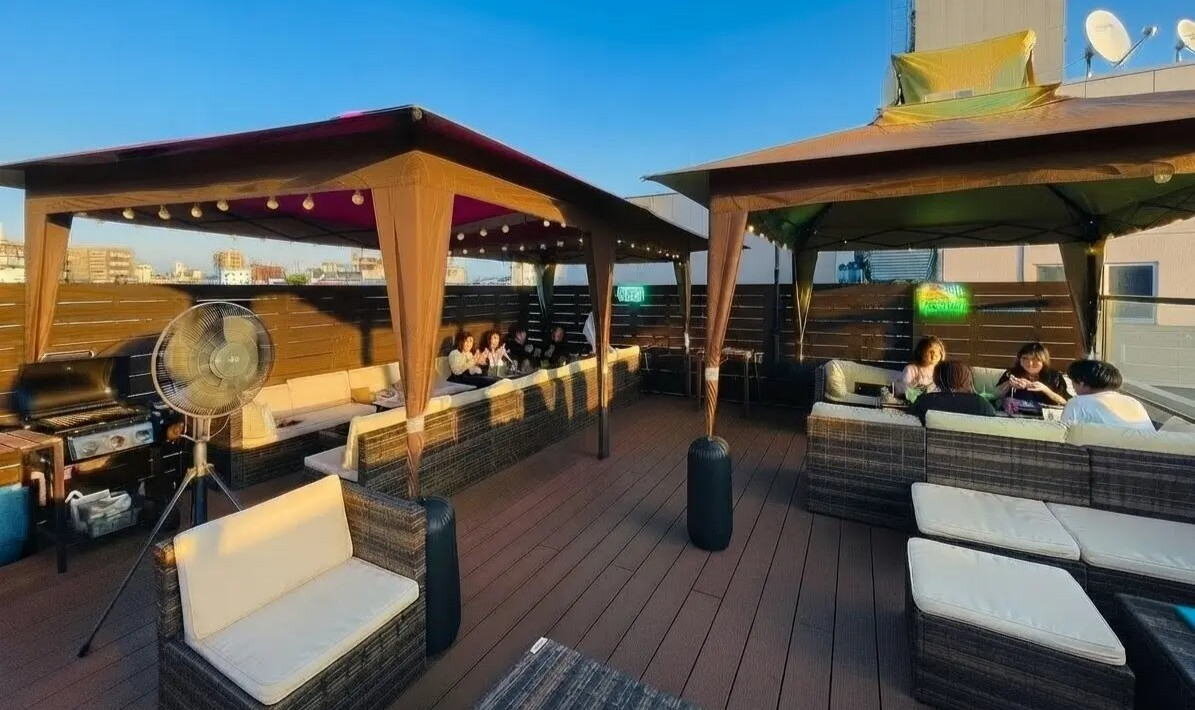 広島・本通に新名物カラオケ店「じゃけえ」誕生！カラオケ×屋上BBQ、オープンカウンター！？