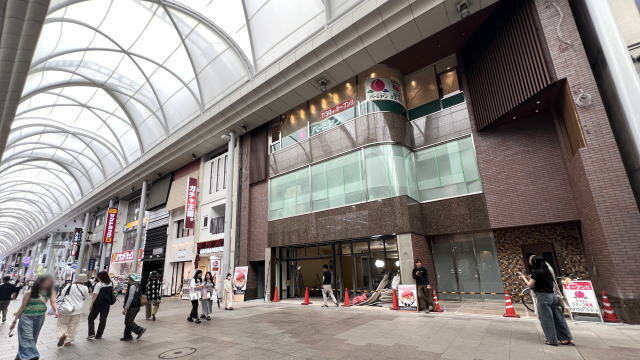 ジャンカラ 本通ぶちまんなか店じゃけえ が入るビル