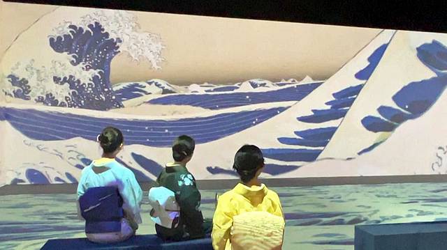 広島で「動き出す浮世絵展」開幕、個人的おすすめは最初の「藍」の部屋