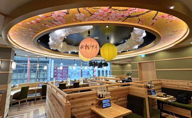 コメダの和喫茶「おかげ庵 広島本通店」だんご三昧をイメージしたちょうちんも