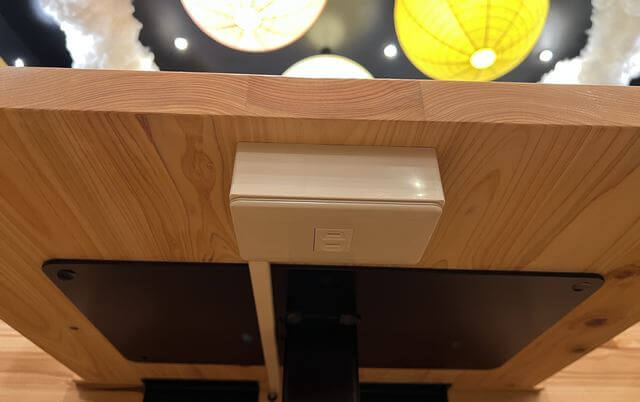 コメダの和喫茶「おかげ庵 広島本通店」机の下にもコンセント