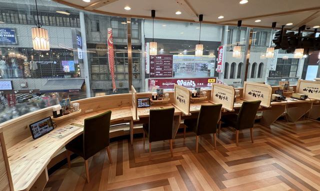 コメダの和喫茶「おかげ庵 広島本通店」1人用のカウンター席