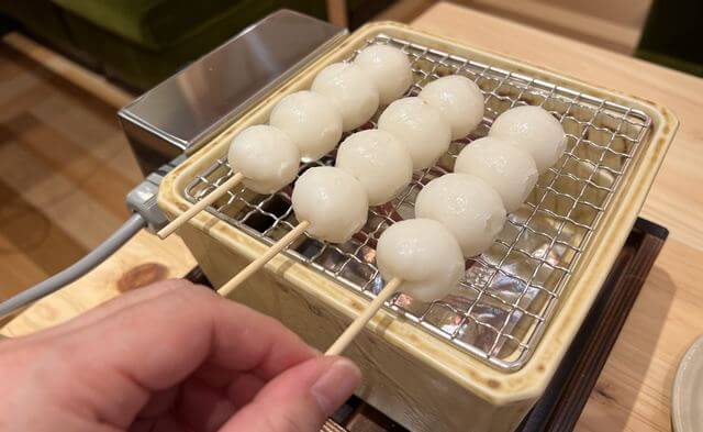 コメダの和喫茶「おかげ庵 広島本通店」だんごを自分で焼きます