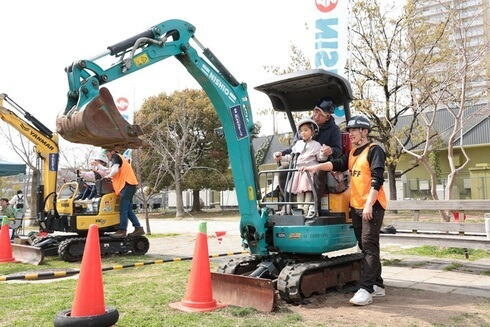 たられば防祭 イベントのひとつ、ショベルカー体験