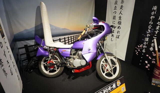 大ヤンキー展、改造原付や単車などにのって記念撮影も