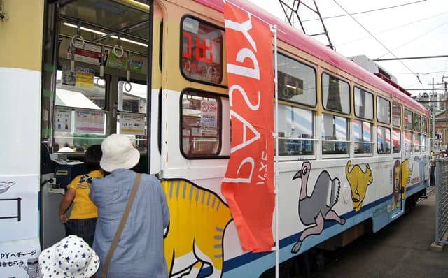 広電「動物電車」ドイツのハノーバー電車を模して誕生
