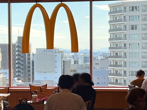 マクドナルド福屋広島駅前店 から見える島と海